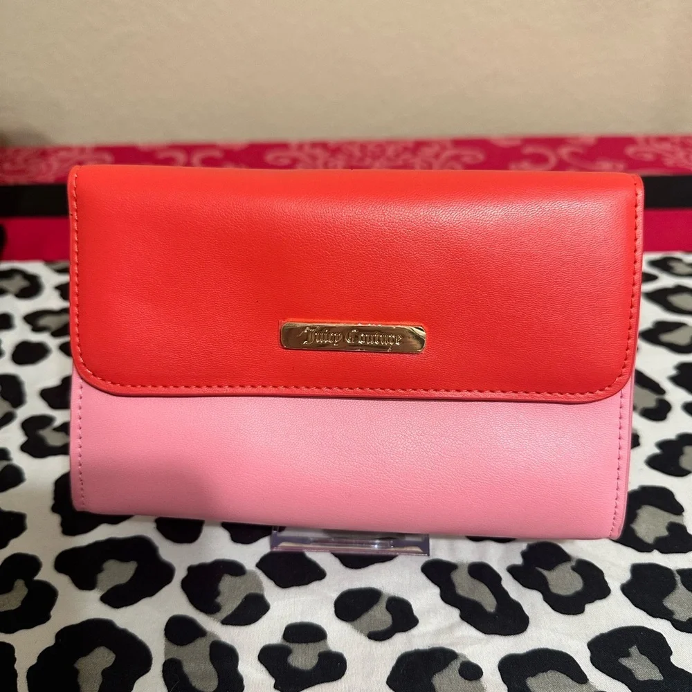 🚨SOLD🚨Juicy Couture Crossbody Bag Pink with Golden Chain Strap*New with tags - Picture 1 of 5